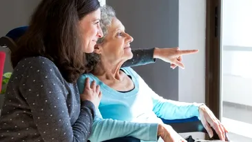 O moldoveancă s-a angajat badantă în casa unei pensionare de 85 de ani. Într-o zi, a lăsat-o singură pe bătrână și s-a dus la shopping. Ce a găsit după 3 ore, când s-a întors