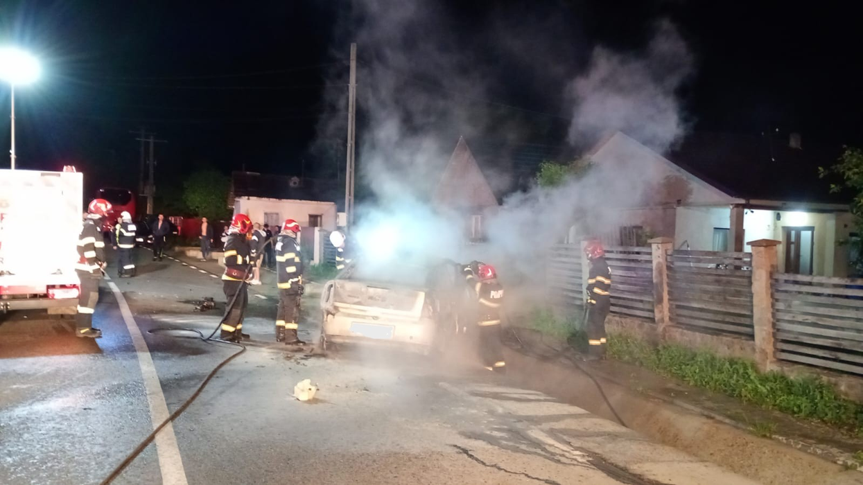 Tragedie cumplită în Vrancea. Alex și Miruna au murit în mașina care a luat foc după impact