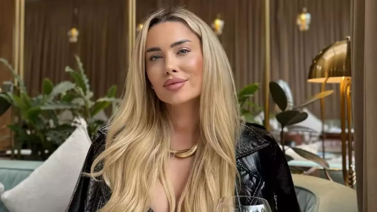 Așa nu ai mai văzut-o niciodată pe ispita Oana Monea! Cum s-a afișat alături de iubitul-polițist, în vacanță? Totul e clar