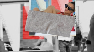 Doamna Lora, mulțumim… apreciem! Artista și-a prezentat corpul impecabil, fără inhibiții, pe plaja din Mamaia