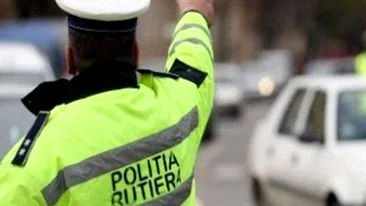 Polițist din Iași, prins cu șpagă după ce a tras un șofer pe dreapta. Ce pedeapsă a primit agentul
