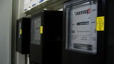 Doi pensionari au descoperit metoda prin care să nu mai plătească facturile la curent. Care este secretul