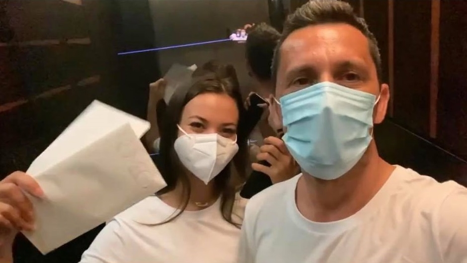 Flick și Denisa Hodișan, supuși testului COVID-19 în vacanța romantică din Italia. Cei doi riscă să fie carantinați 14 zile în peninsulă