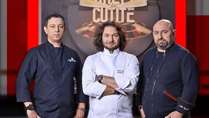 Tot ceea ce s-a scris despre onorariile chefilor de la Antena 1 a fost fake news. Salariul Andreei Esca, al lui Bobonete sau al lui Smiley par o glumă în comparație cu sumele astronomice încasate de jurații de la Chefi la Cuțite!