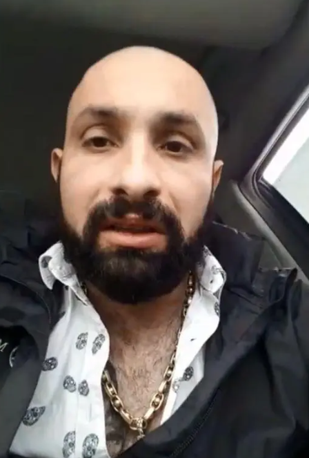 Interlopul care și-a incendiat Mercedesul a ieșit din închisoare, dar Nelson Mondialu vrea să-l trimită iar după gratii!