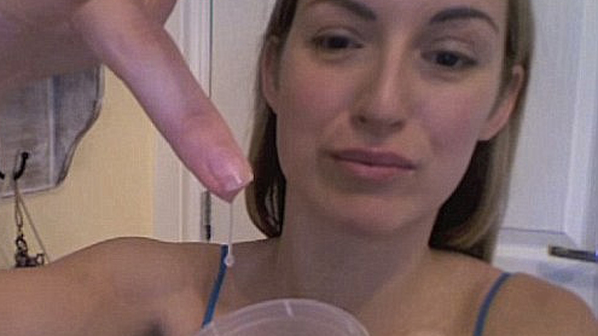 O tânără bea în fiecare dimineaţă smoothie făcut din sperma iubitului! Nu o să-ţi vină să crezi ce efect a avut asta asupra organismului ei