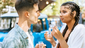Situație halucinantă în barurile din Grecia. Ce beau turiștii români care comandau alcool