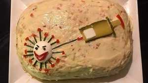 Imaginea zilei la Bârlad! Vaccinul anti-COVID în salata de boeuf + Jocul caprei cu versuri de coronavirus VIDEO