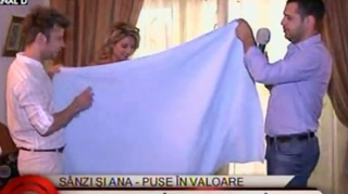 VIDEO Sanziana Buruiana s-a dezbracat in direct! Si-a prezentat costumele de baie