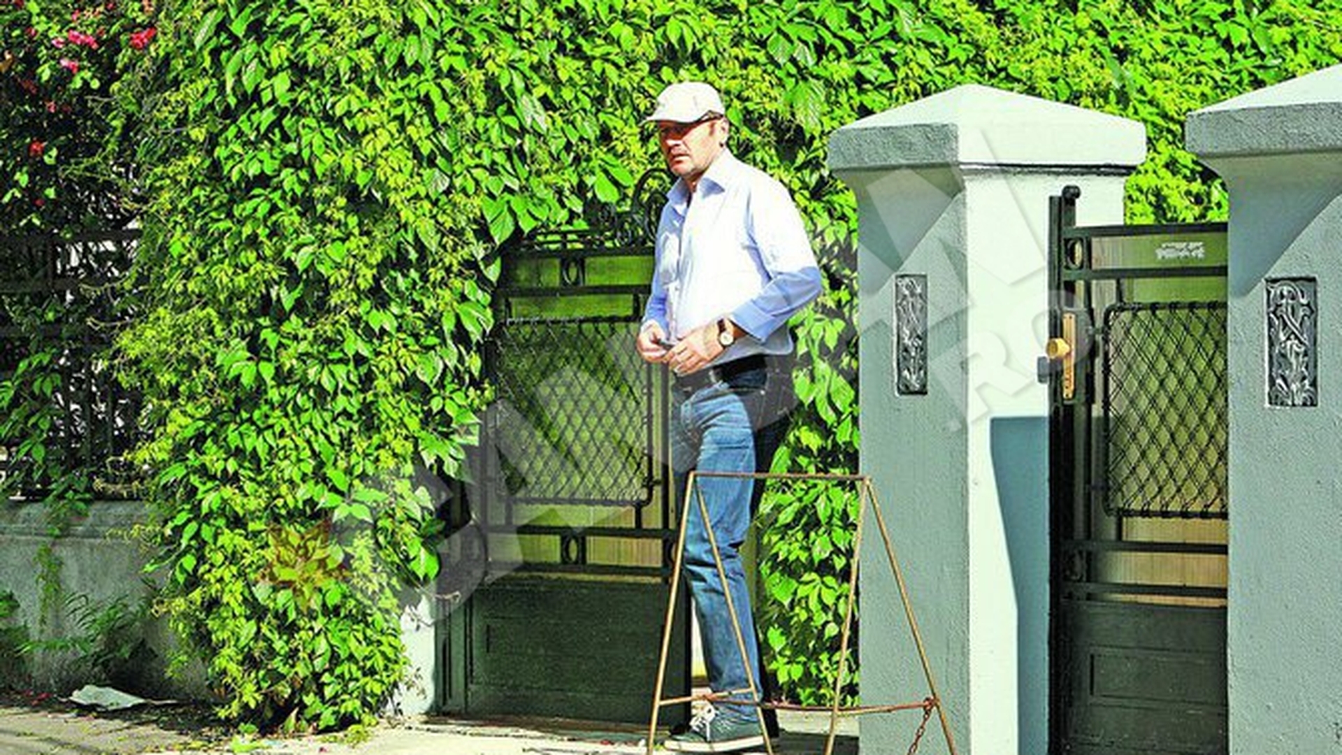 Primarul Sectorului 3 se intalneste cu sotia milionarului "Edy de Romania" intr-o vila din zona bulevardului Dacia