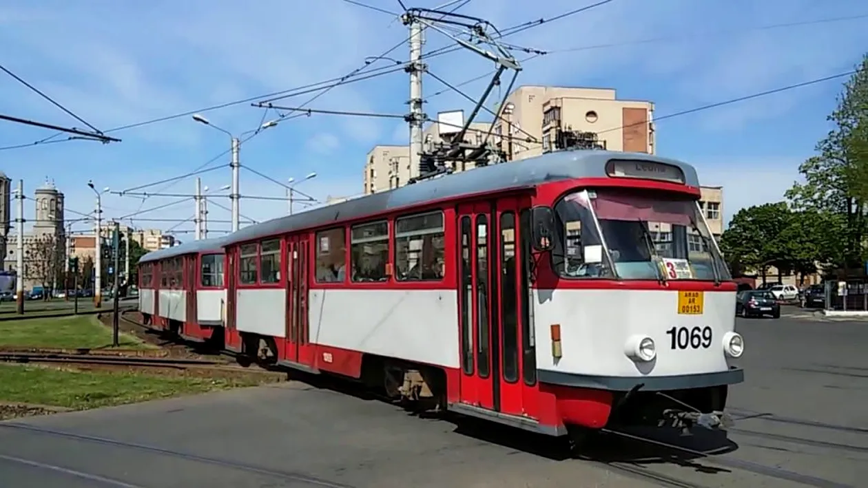 Caz șocant în Iași! Un vatman și două controloare au fost bătuți într-un tramvai: ”Am blocat ușile”