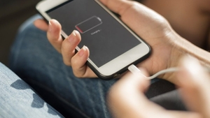 Se juca pe telefonul mobil și a murit electrocutat. Care a fost concluzia anchetatorilor