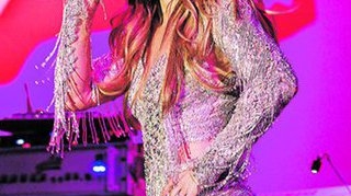 Jennifer Lopez canta la mese! 1 milion $ in juma' de ora