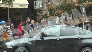 Toată lumea ştie, asta-i ţigănie! Leo de la Strehaia şi-a mutat şatra în centrul Capitalei! Imagini fabuloase filmate de CANCAN.RO