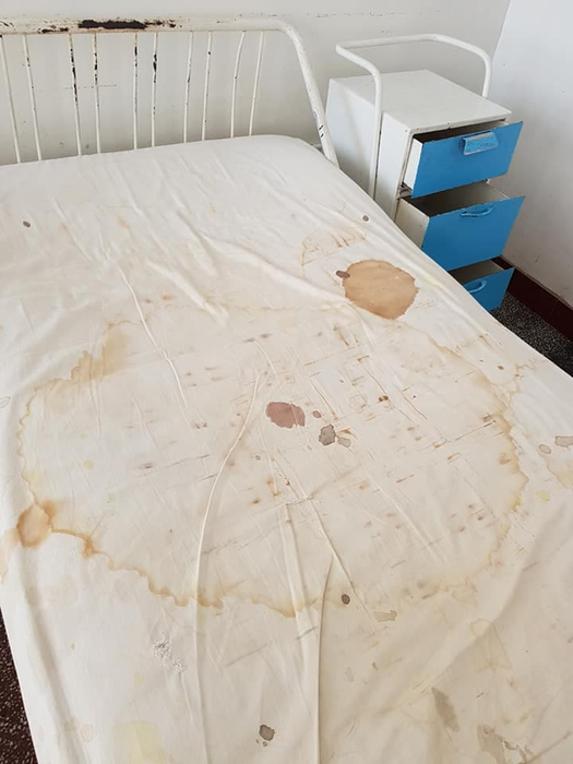 La Maternitatea Râmnicu Vâlcea a început o anchetă după ce au apărut imagini cu condițiile în care ar fi internate pacientele