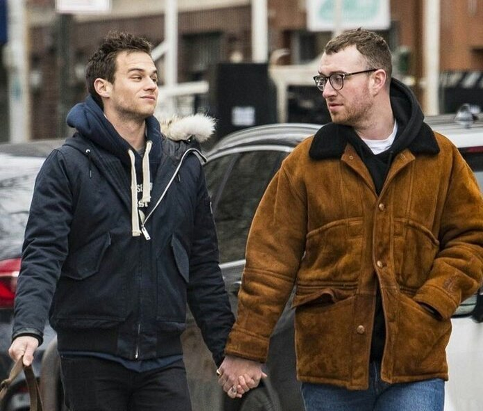 Sam Smith, sărut cu iubitul pe stradă! Artistul nu se mai ascunde
