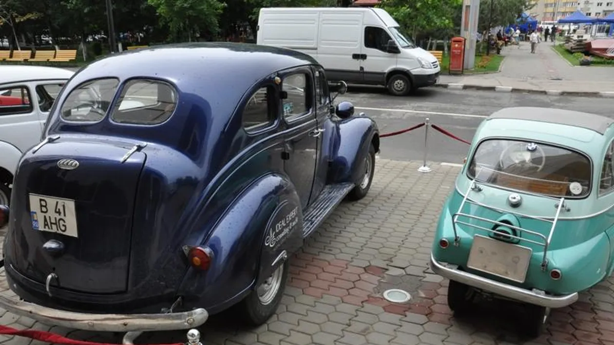 Vezi unele dintre cele mai tari masini la parada autovehiculelor de epoca