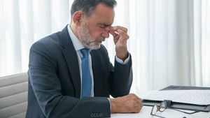 Cravata strânsă și creierul tău: ce spune știința despre un accesoriu clasic