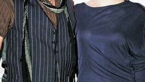 Nici nu e de mirare ca Amber Heard s-a indragostit de el. Ce bine seamana Johnny Depp cu fosta ei iubita!