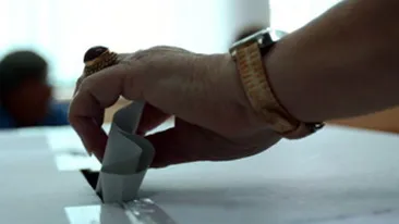 Votarea, suspendata o jumatate de ora in sase sectii din Mures unde buletinele s-au stampilat gresit