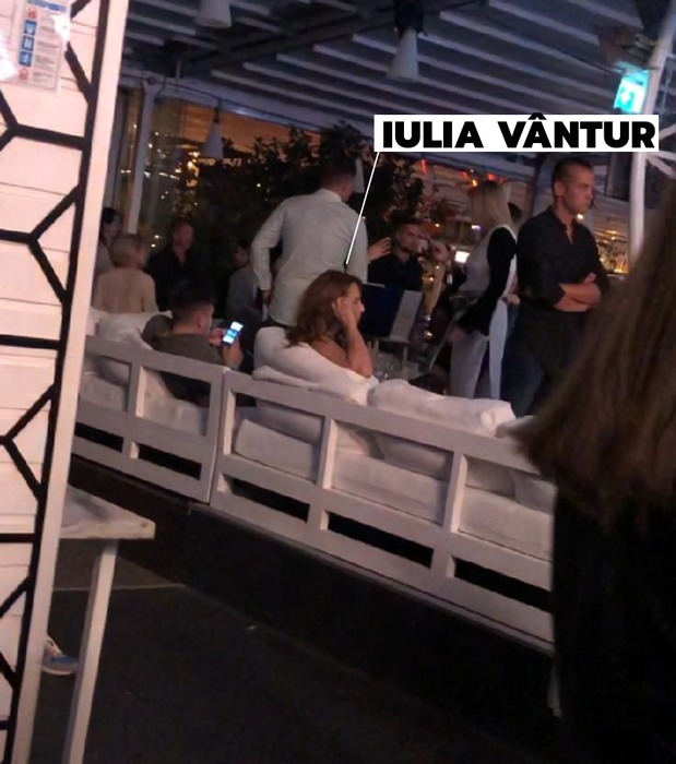 Iulia Vântur a pus ”stăpânire” pe canapeaua din club