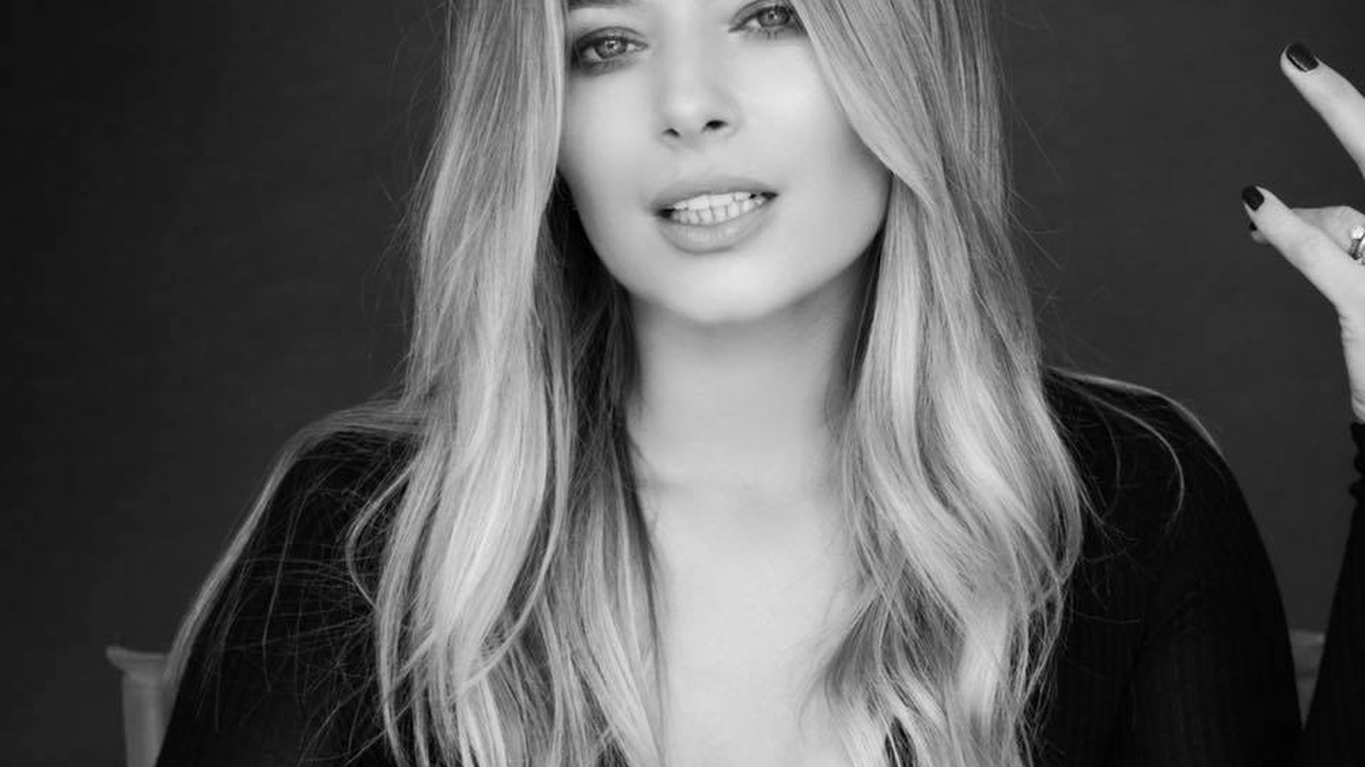 Laura Cosoi, prima apariţie la TV după ce a dezvăluit că va deveni mamă. Cum arată şi câte kilograme s-a îngăşat în primele 5 luni de sarcină