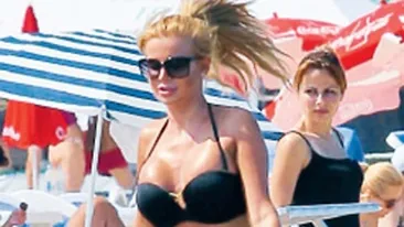Batalia trupurilor goale etalate la soare! Laura Cosoi, cea mai sexy in bikini! Vezi aici intregul top!