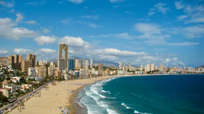 Vacanță ieftină în Europa, la Mediterana. Bere mai ieftină ca în Mamaia și plaje premiate cu Steag Albastru