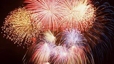 Revelionul in strada a devenit o moda pentru romani! 40.000 de oameni au petrecut aseara in Piata Constitutiei!