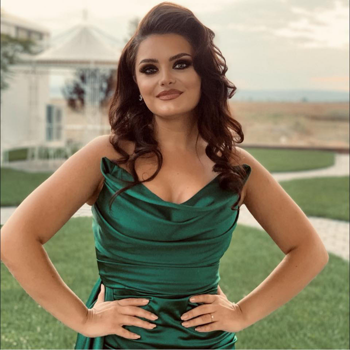 Diana Ioniță, cântăreața cu ochii „de smarald” / Sursă foto: Facebook