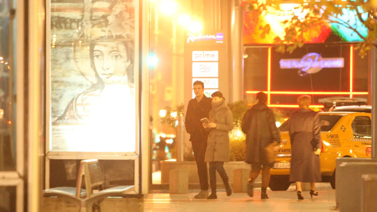 Dupa ce Raicu a dat-o pe fata cu Tecau, Chirila s-a consolat in compania unei brunete! A dus-o la hotel si i-a oferit cartea lui!