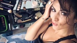 Doiniţa Oancea, extrem de sexy şi...roz! Cum i-a lăsat actriţa cu gura căscată pe fani!