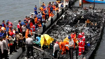 Tragedie la bordul unei ambarcaţiuni din Indonezia: 23 de oameni au murit!