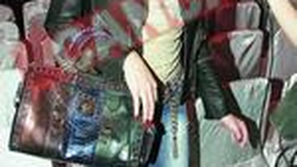 Monica ii face cadou Ramonei ce nu-i mai trebuie ei