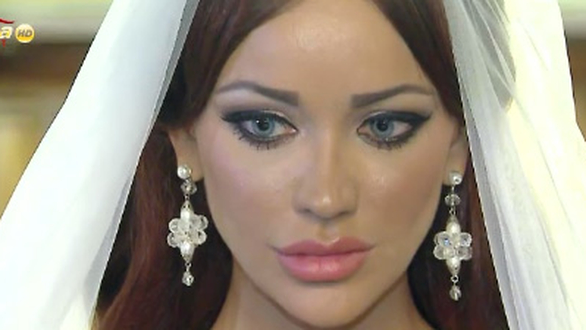 Bianca vrea să fie sefă in căsnicia ei! Roscata l-a călcat pe Victor pe picior, in biserică! Vezi cum a reactionat el