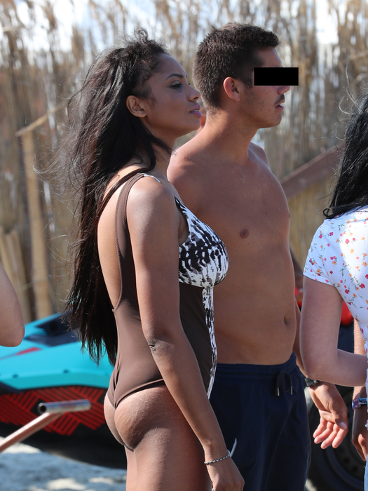 Laurette s-a distrat la mare şi s-a dat cu skijet-ul