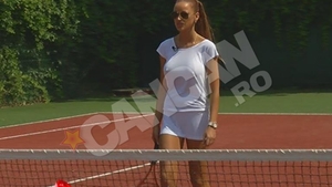 Bianca si-a "nenorocit" adversarul la tenis! A jucat cu sfarcurile la vedere!