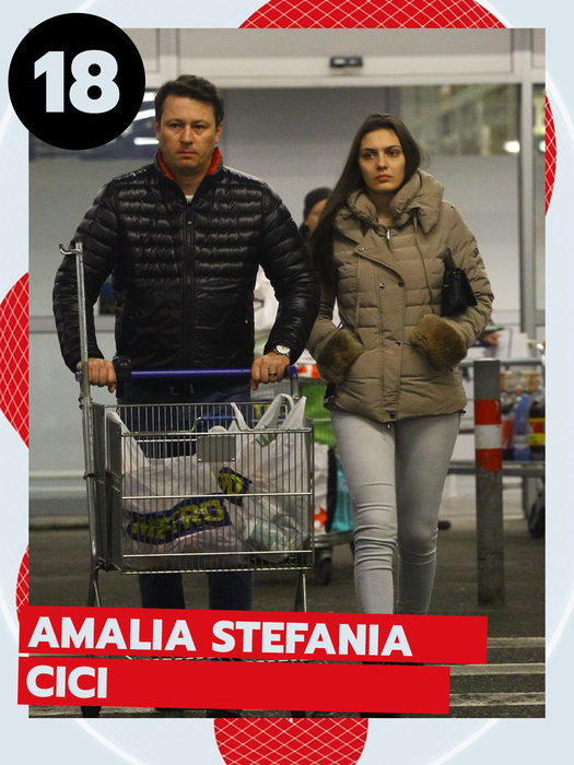 TOP 30 sexy-vedete cu palmele pe fund și săruturi lesby. Cum au fost surprinse Delia Matache, Antonia sau Ruby