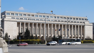 Un bărbat şi-a dat foc în fata Guvernului