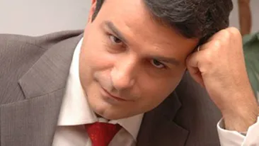 Lucian Mindruta se simte ofensat din cauza dedicatiilor pe care le primeste pe net!