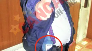 Unul dintre politistii de la miting, uluit de acuzatiile care i se aduc: Eram inarmat cu tigarile si bricheta