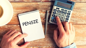 Sume fabuloase! Cine este femeia care la 52 de ani încasează o pensie de 28.000 de lei pe lună
