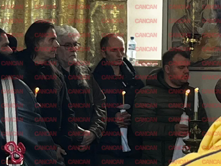 Marian Ionescu, alături de fiul lui, Carmin, la înmormântarea lui Marius Keseri