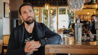 Vlogger olandez, scandalizat de ce a pățit în restaurantul lui Dani Oțil din București: „M-au obligat să..”