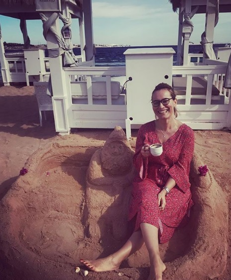 Unde își petrece Alexia Eram Crăciunul! Fiica Andreei Esca s-a pozat în costum de baie