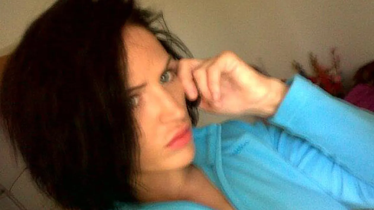 Sexy-violatoarea din Tulcea se lauda cu relatia cu femeia pe care a sarutat-o intr-un club de gay: Sunt cu t..fa asta de doi ani