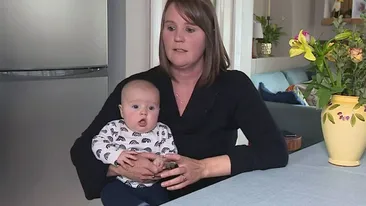 Cum a fost umilită turista din imagine, de angajații unui muzeu din Cambridge, pentru că alăpta în incintă