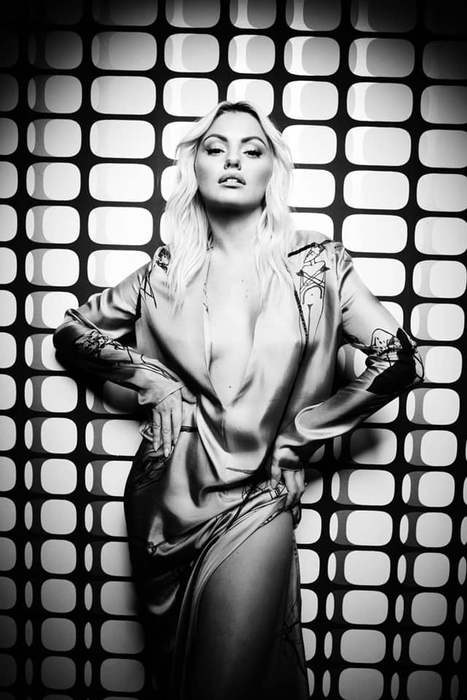 Alexandra Stan, filmată goală în cadă în timp ce cântă o manea celebră! Înregistrarea a devenit virală