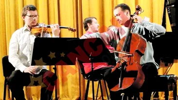 Isi tine prietena alaturi de Stradivarius