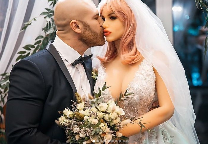 Culturistul Yuri Tolochko a divorțat de Margo, păpușa lui gonflabilă